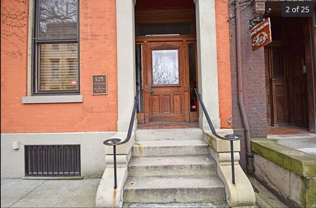 Building Photo - 125 W 9th St