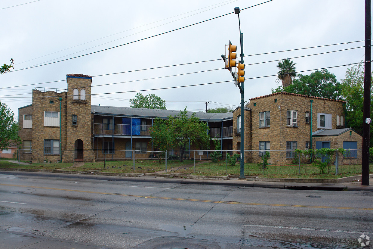 Primary Photo - Mary Louise Apartments