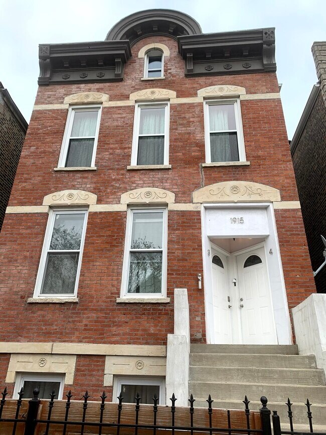 Building Photo - 1915 S Loomis St