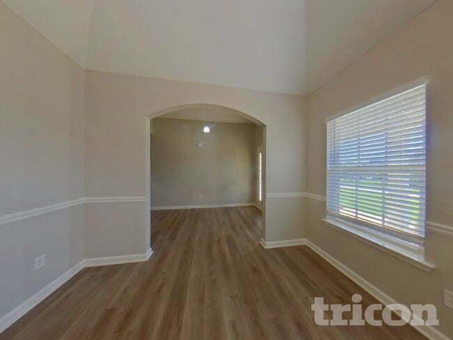 Building Photo - 496 Birchwood Dr