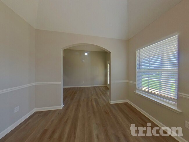 Foto del edificio - 496 Birchwood Dr