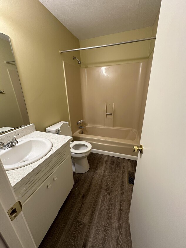 Building Photo - 109 Bush Cir