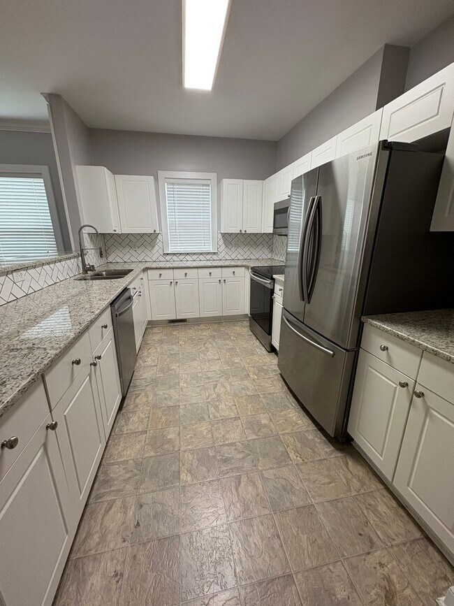 Foto del edificio - 3 Bedroom 2 Bath home  a few minutes from ...
