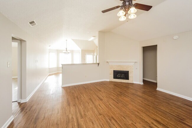 Foto del edificio - 7203 Fox Creek Dr