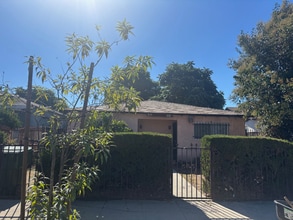 Building Photo - 632 E 107th St