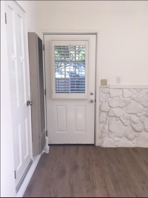 Entrance - 3226 Montrose Ave