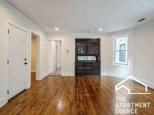 Building Photo - 4211 N Damen Ave