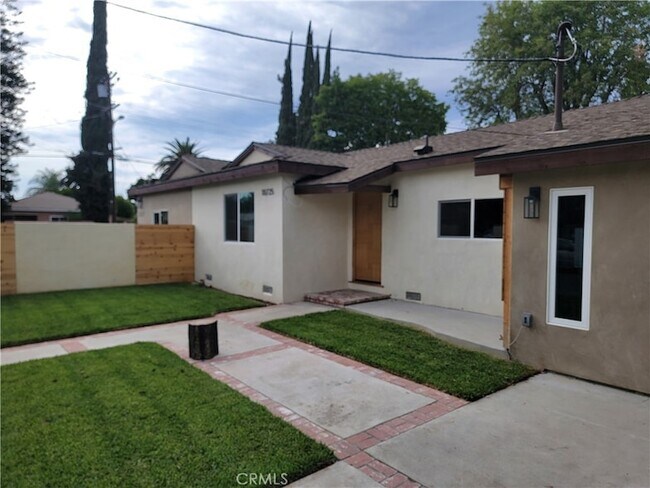 Foto del edificio - 18725 Bassett St