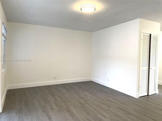 Building Photo - 601 S 19th Ave