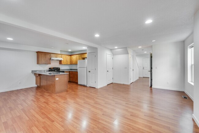 Foto del edificio - 2018-BUILT HOME NEAR DOWNTOWN HILLSBORO - 3BR/2.5BA WITH ATTACHED FINISHED GARAGE, PET-FRIENDLY