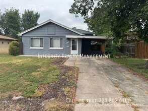 Building Photo - 2208 Kenton St