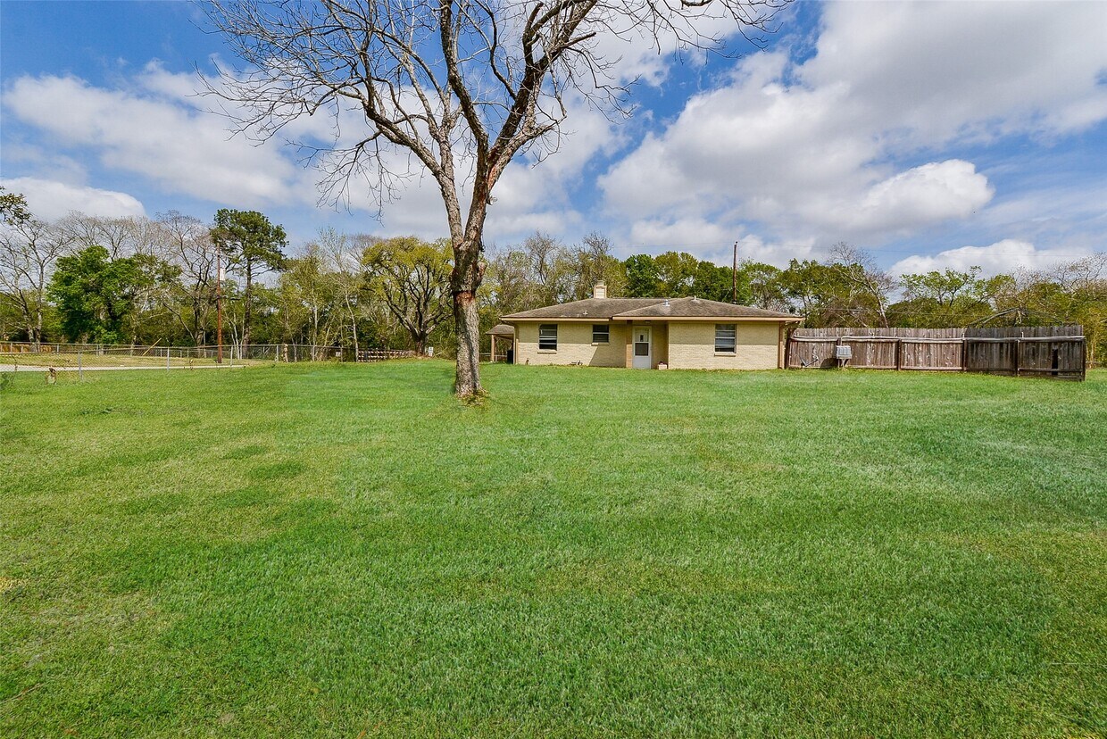 Primary Photo - 16326 Cypress Bend Dr