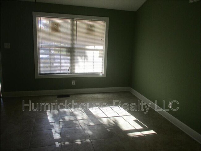Foto del edificio - 1725 Longleaf Dr