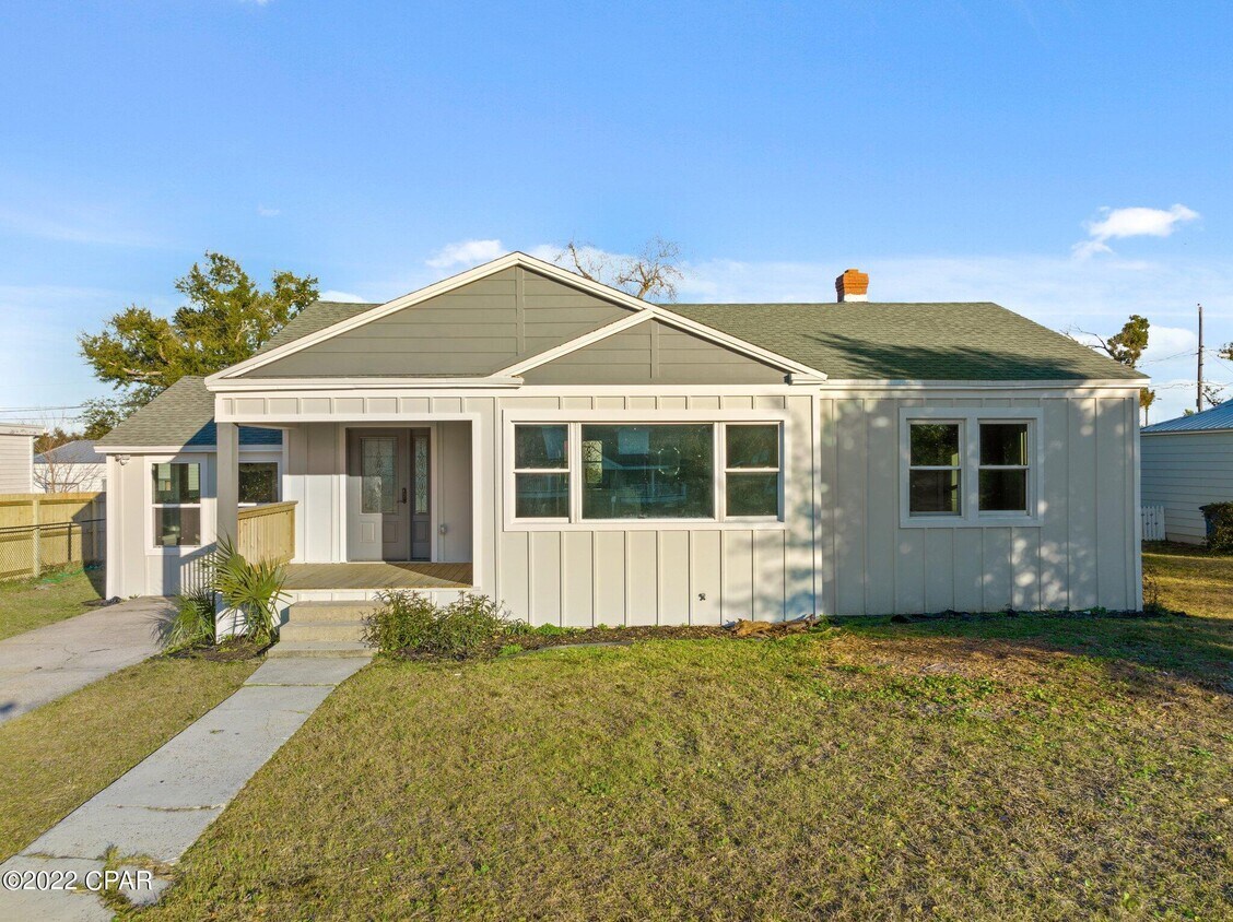 Primary Photo - 206 N Cove Blvd