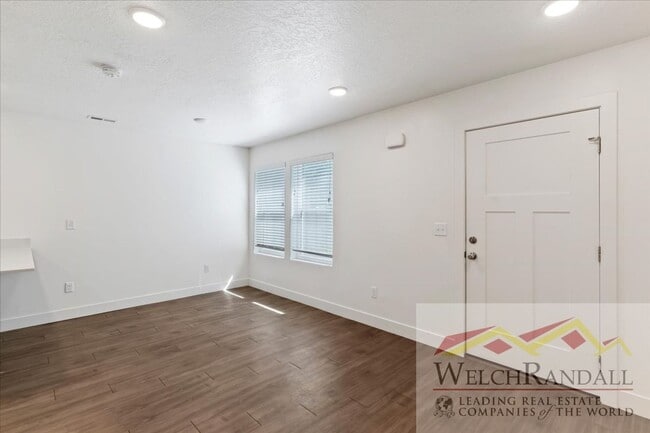 Building Photo - Shady Brook Townhomes