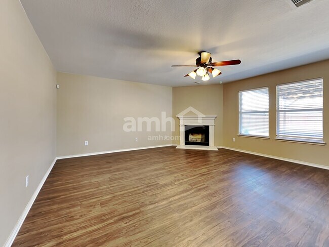 Foto del edificio - 729 Redwing Dr