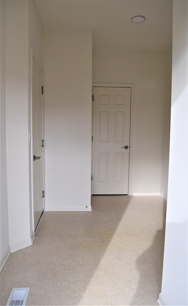 Foto del edificio - 4300 Blue Iris Ct