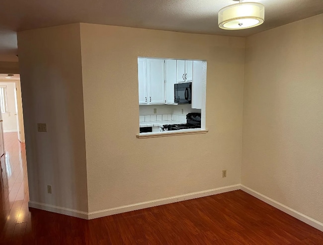 Foto del edificio - 4631 Rothbury Common