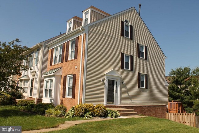 Building Photo - 21176 Winding Brook Square