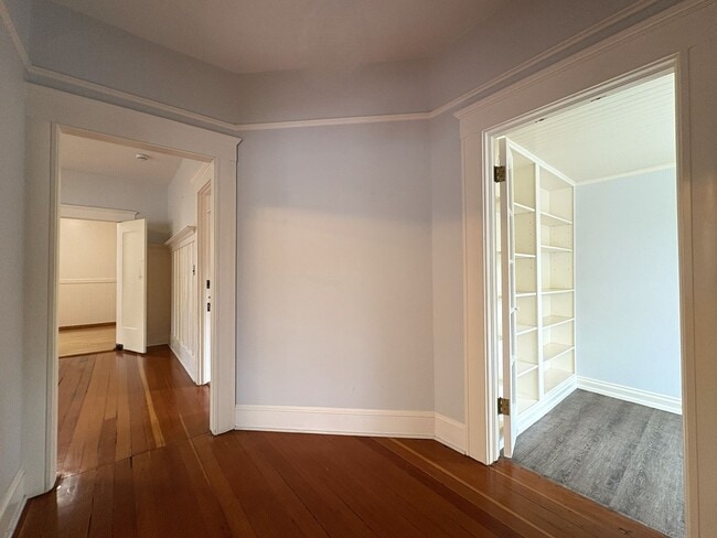 Building Photo - Charming Craftsman Style Home for Rent in ...