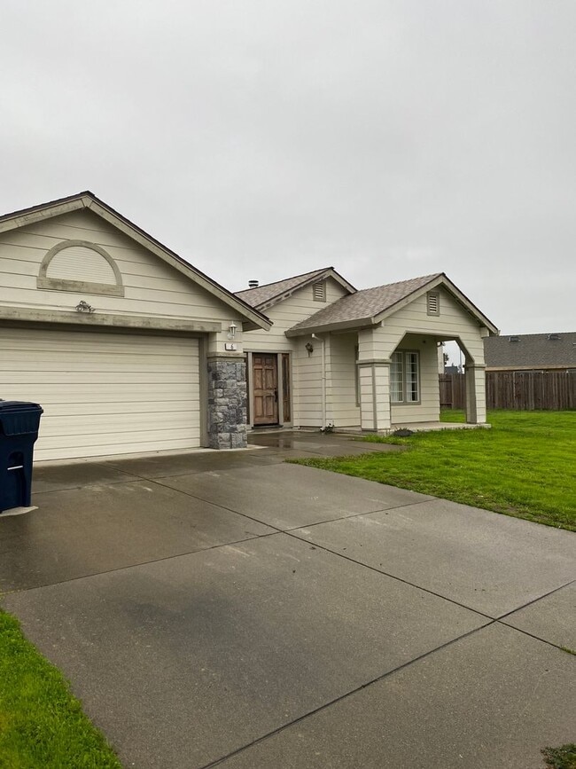 Building Photo - 6 Hallwood Ct