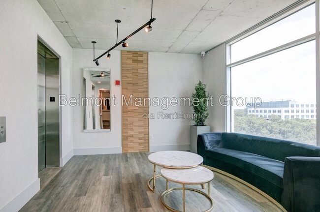 Foto del edificio - 525 E Jackson St
