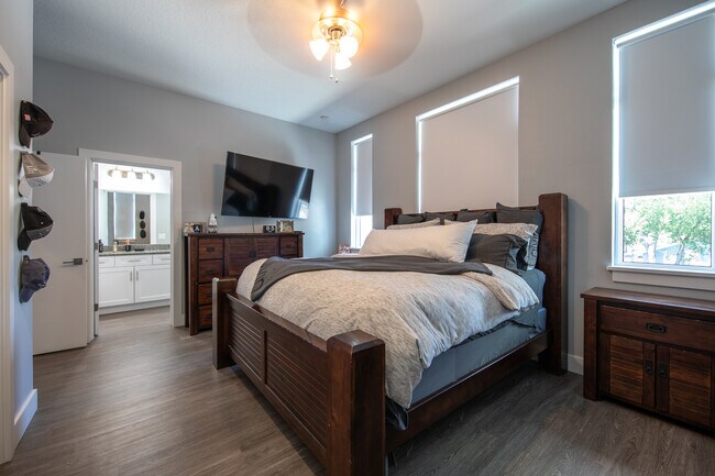 Foto del edificio - 240 2nd St SW