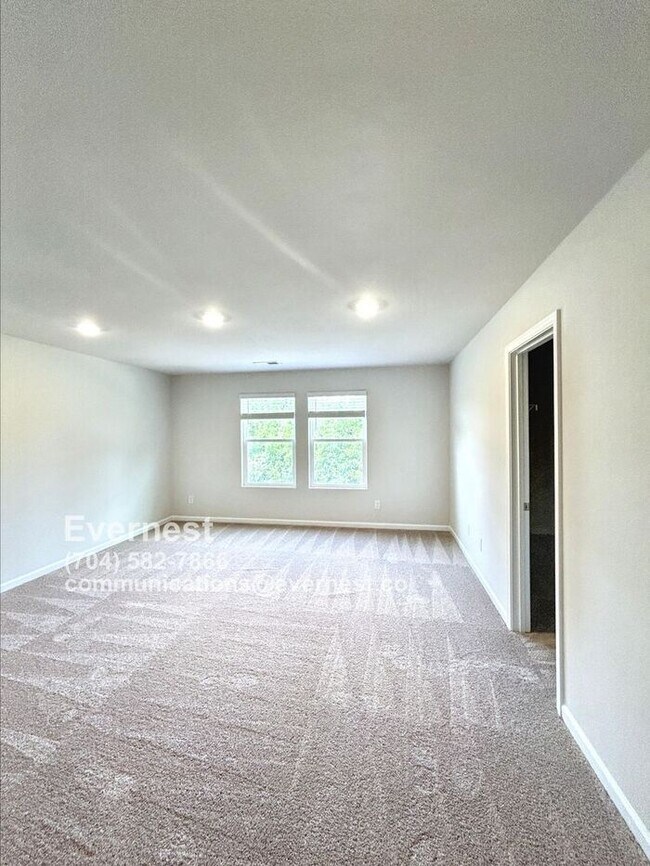 Foto del edificio - 2108 Willow Gln Dr
