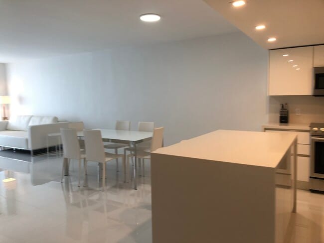 Foto del edificio - 19390 Collins Ave