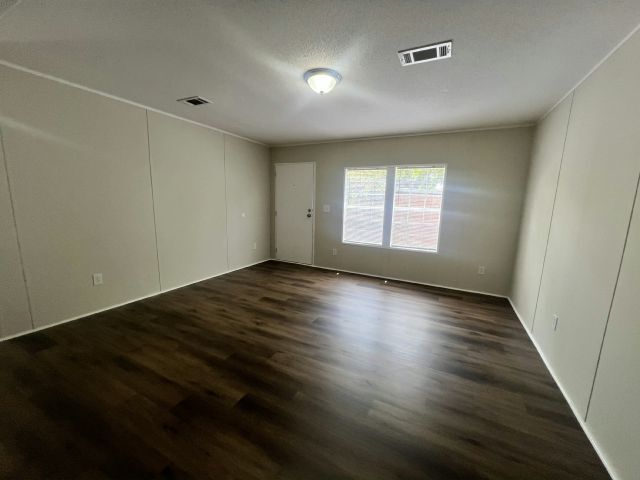 Foto del edificio - 1658 Daffodil Ave