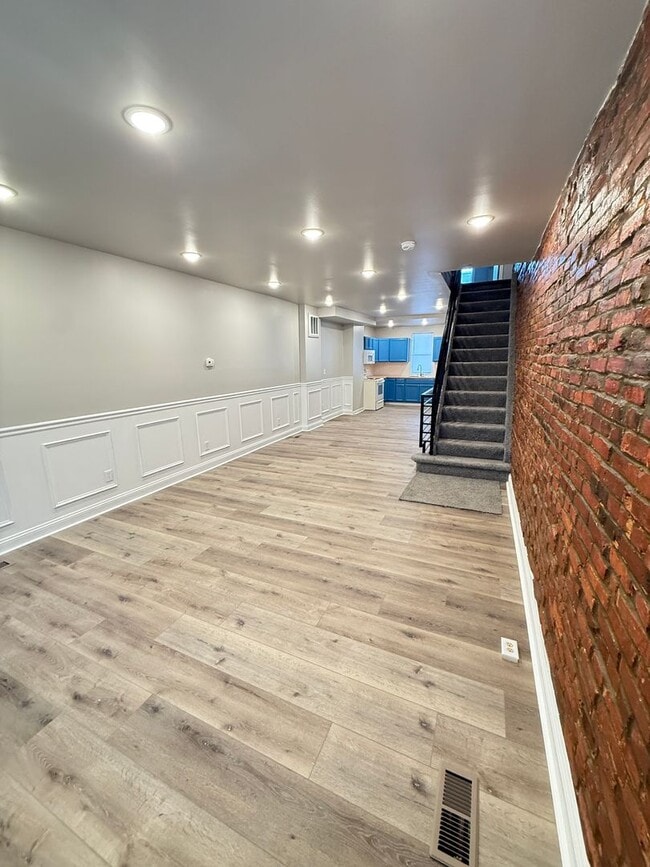 Building Photo - Stunning 3BR / 2BA Rowhome Blending Historic Charm & Modern Living