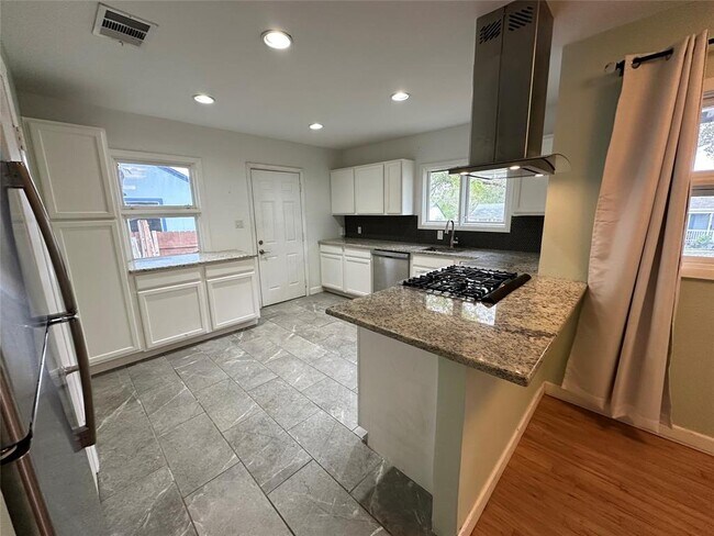 Foto del edificio - 2955 Higgins St