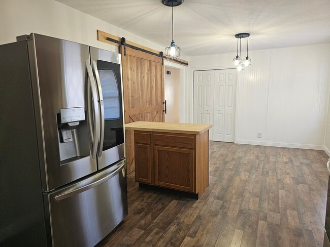 Foto del edificio - 167 Hill-N-Dale Dr