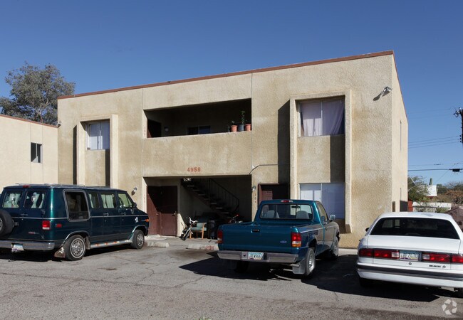 Building Photo - 4957-4961 S Park Ave