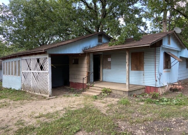 Building Photo - Indian Hills! - $290 Month / 500 Down