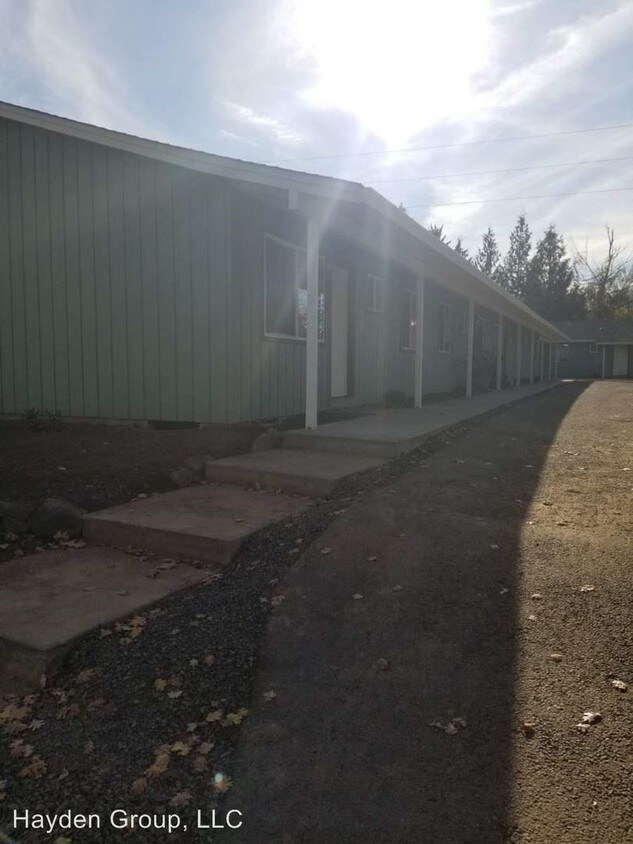 Foto principal - 1134 E Main St