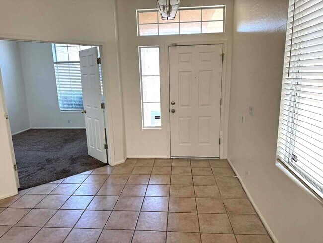 Foto del edificio - 7339 E Lakeview Ave