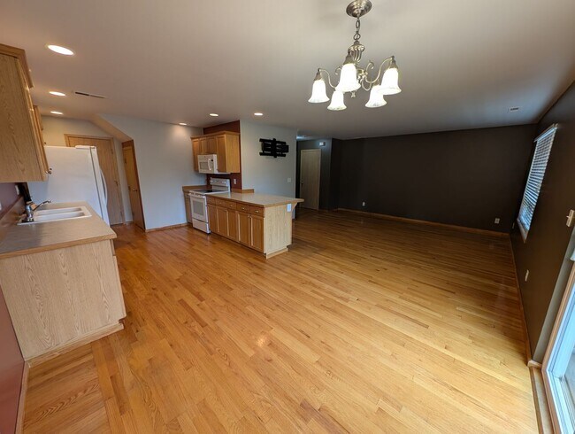 Foto del edificio - A Gardeners Oasis! 3 Bedroom Townhome for ...