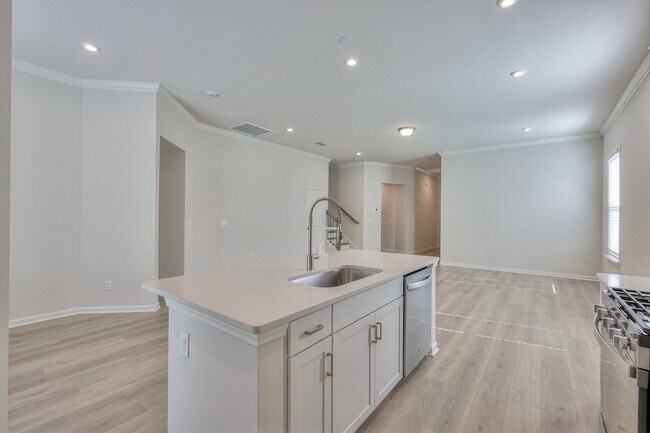 Foto del edificio - 1401 Autumn Leaf Ln