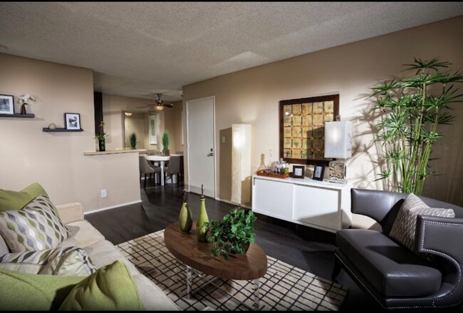 Building Photo - 7045 Charmant Dr