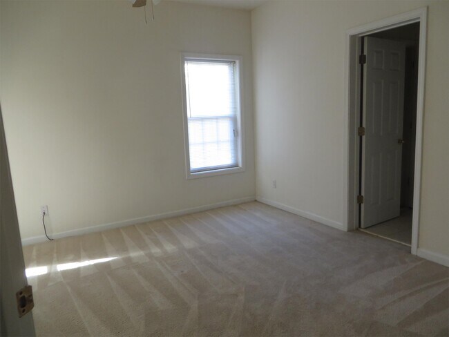 Building Photo - 8801 Fairview Bluff