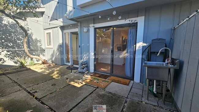 Building Photo - Coming Soon: Updated 2BR Townhome w/ Private Fenced Patio & Garage – Cameron Park