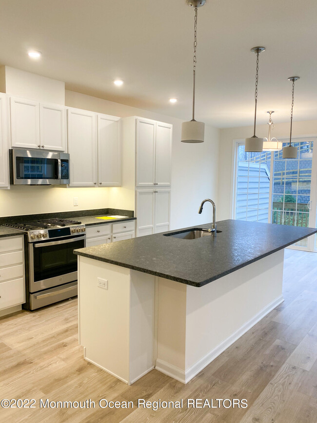 Foto del edificio - 3453 Glen Oaks Ln