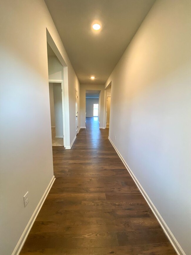 Foto del edificio - 4 bedroom, 2 bath built in 2023 in Somervi...