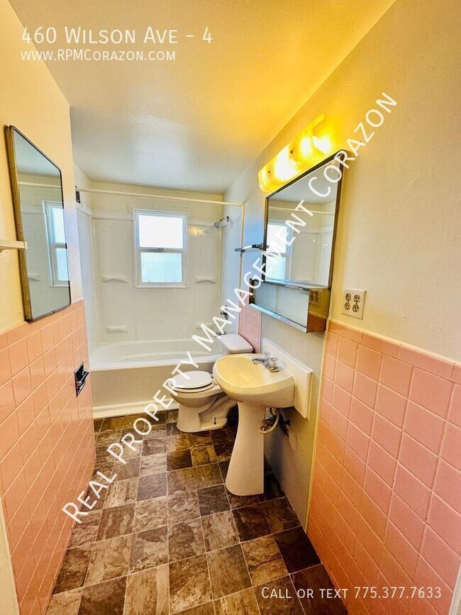 Building Photo - Upstairs 2 Bed, 1 Bath Upstairs Apartment