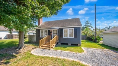 Building Photo - 635 Hebert St