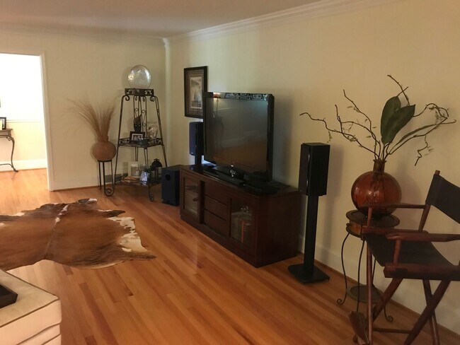 Foto del edificio - Charming Three Bedroom Home