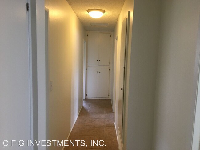 Foto del edificio - 3 br, 2 bath Apartment - 3221 W Cabot Dr. #1