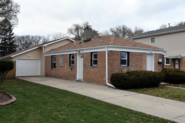 Building Photo - 2710 Reuter Ave