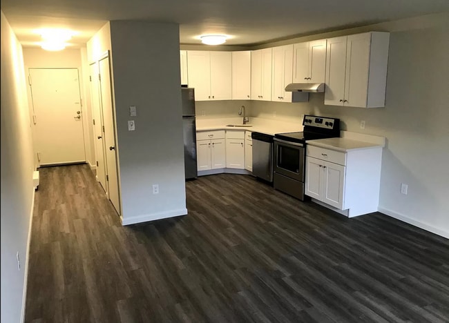 Interior Photo - 319 7th Ave